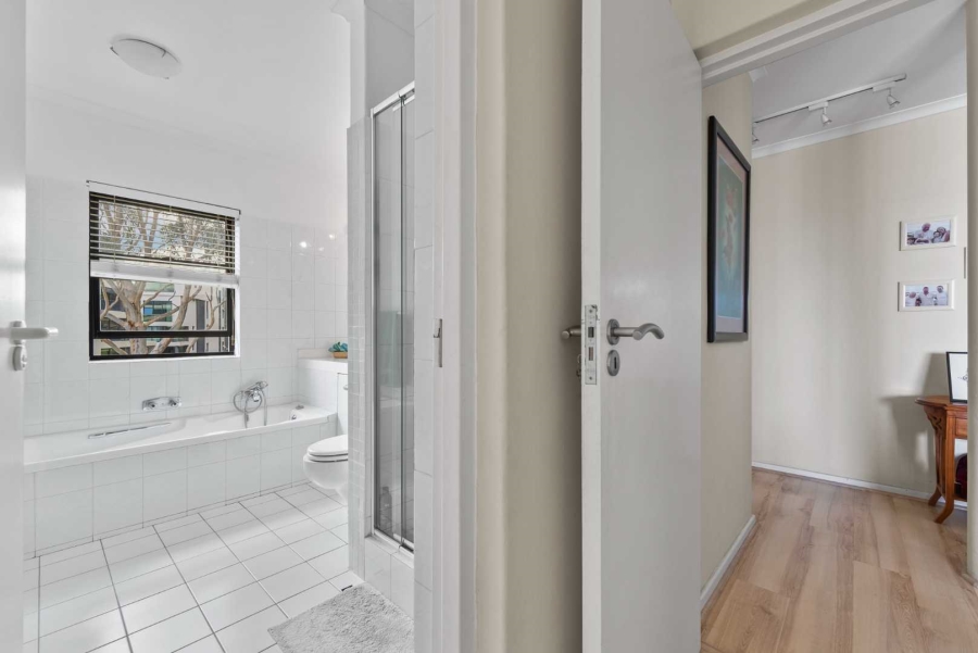 3 Bedroom Property for Sale in Sea Point Western Cape